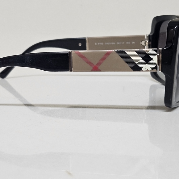Burberry Nova Check Sunglasses - Picture 7 of 16